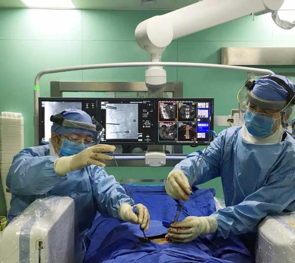 我院肿瘤微创介入治疗中心完成了首例椎体骨水泥成形术