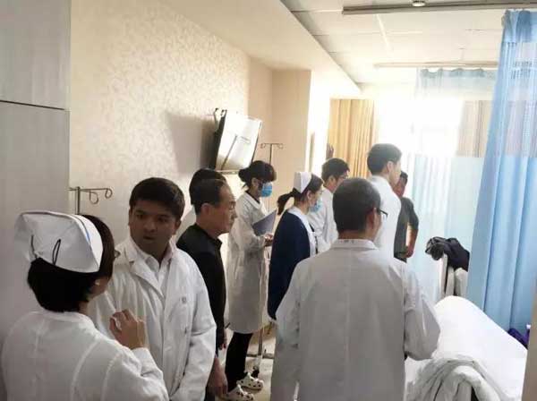 印度医生来我院参观学习
